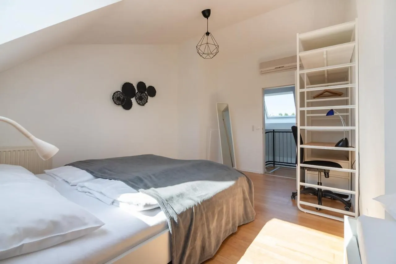 Vienna Roof Top Apartment With Terrace, Parking And Ac Austria