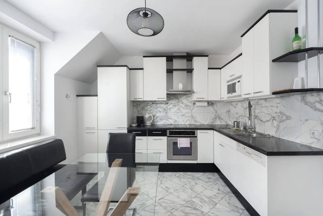Vienna Roof Top Apartment With Terrace, Parking And Ac 0*,  Österrike