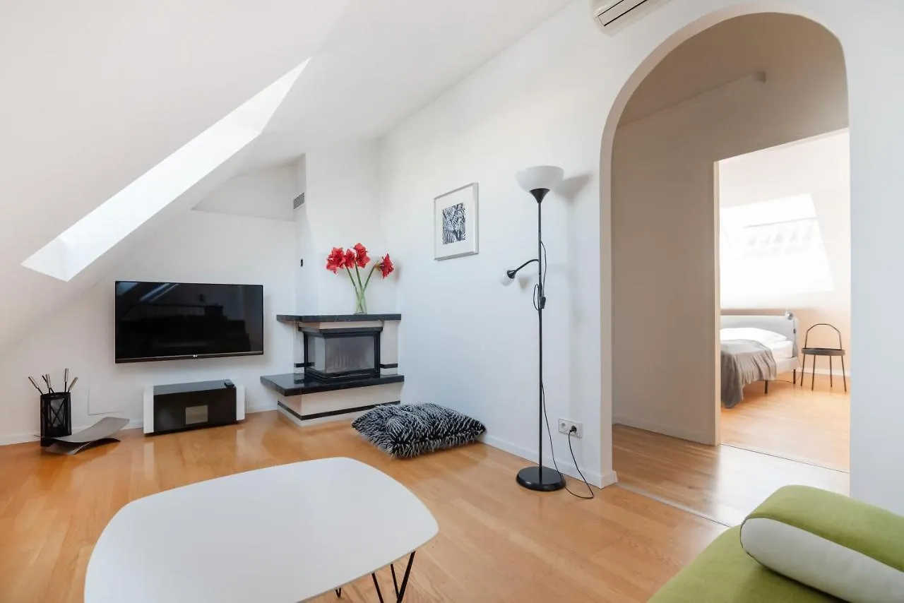 Vienna Roof Top Apartment With Terrace, Parking And Ac