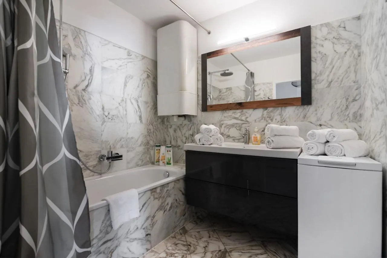 Vienna Roof Top Apartment With Terrace, Parking And Ac