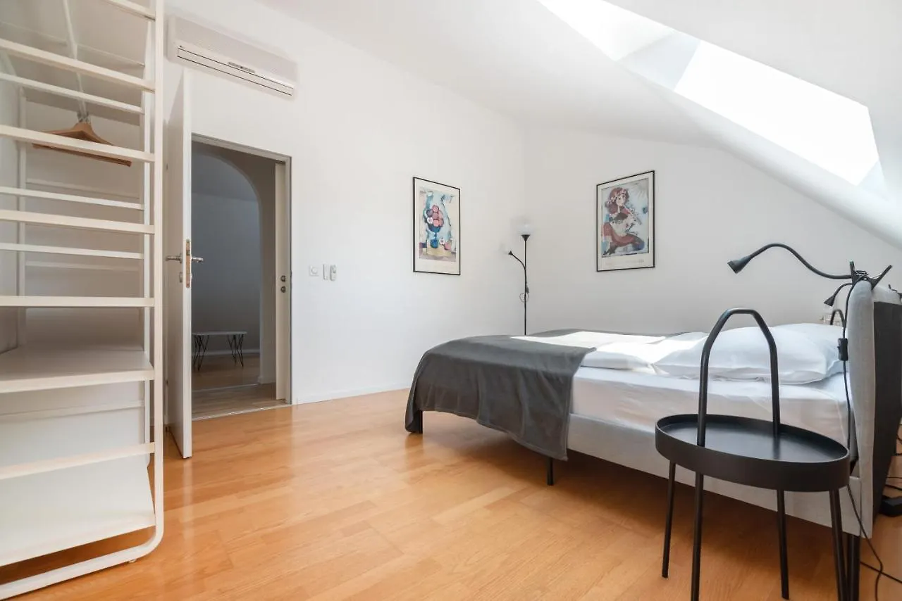Vienna Roof Top Apartment With Terrace, Parking And Ac