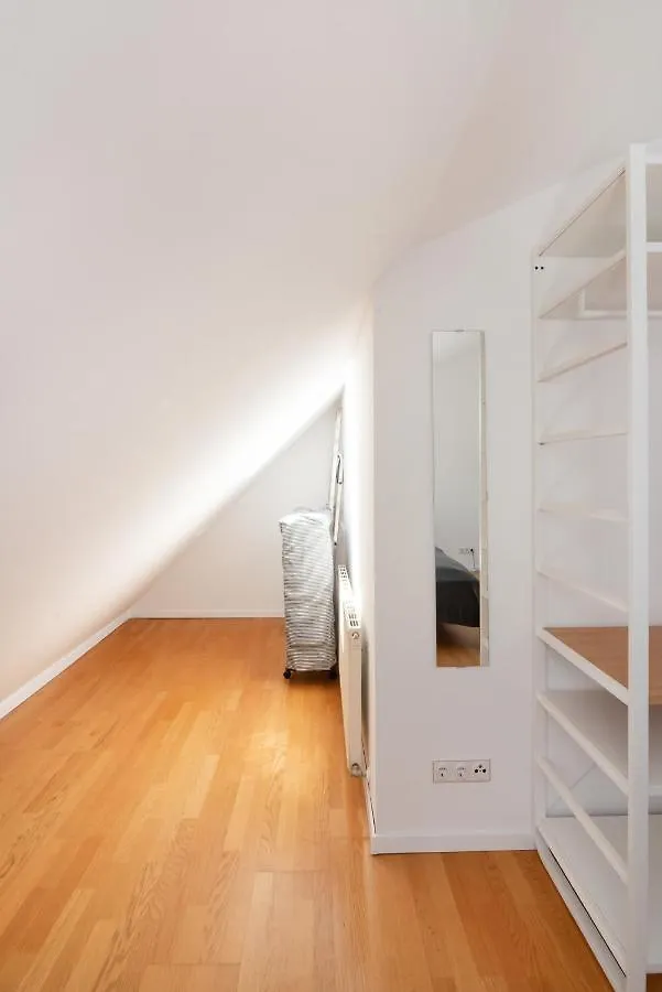 Vienna Roof Top Apartment With Terrace, Parking And Ac