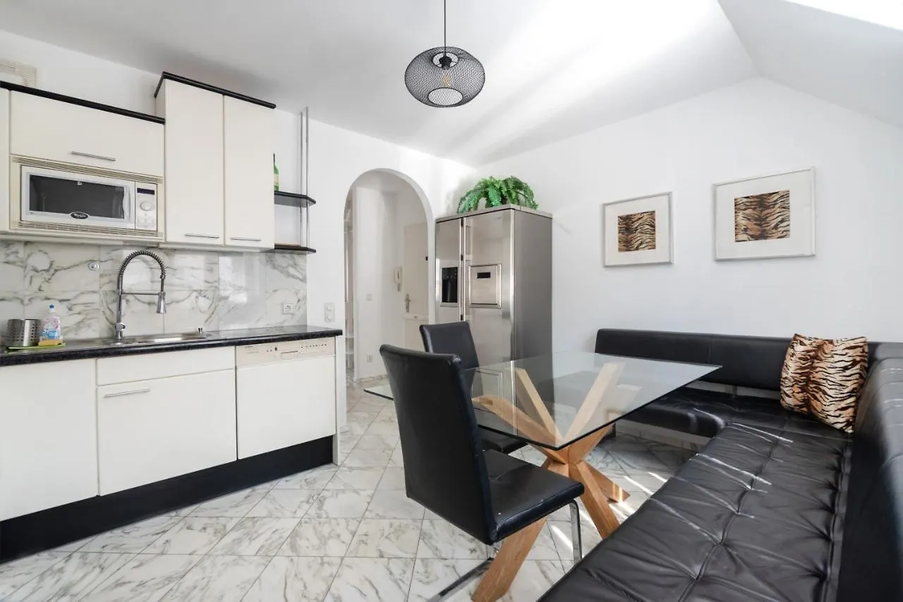 Vienna Roof Top Apartment With Terrace, Parking And Ac Österrike