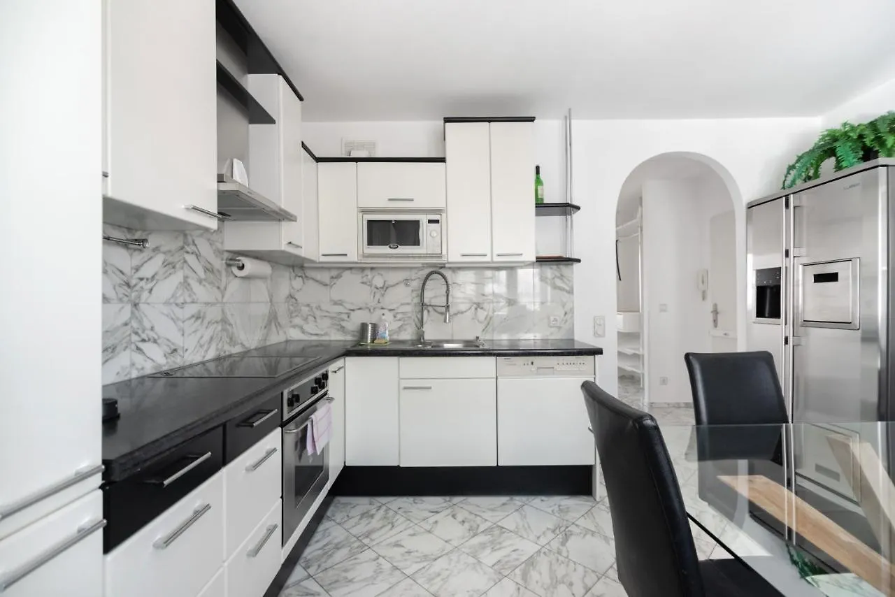 Vienna Roof Top Apartment With Terrace, Parking And Ac 0*,  Österrike