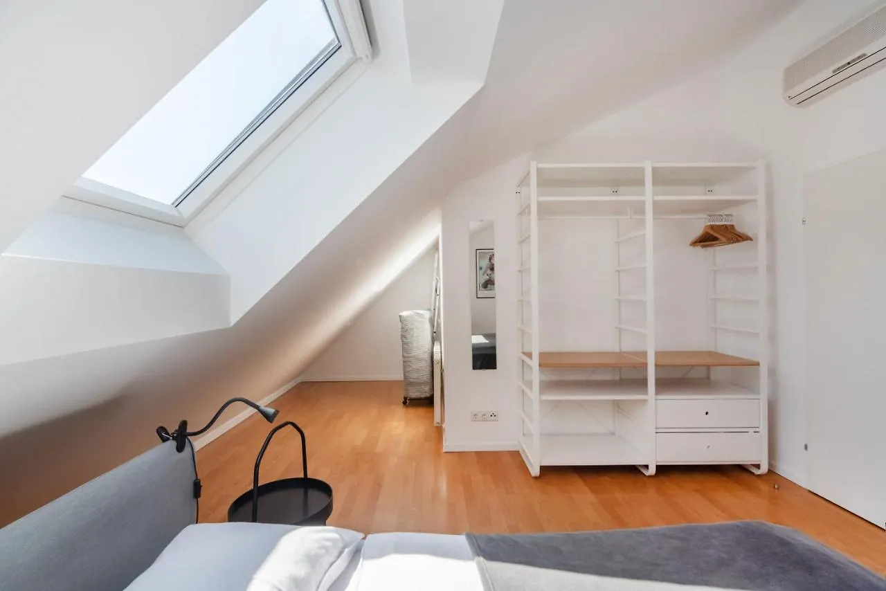 Vienna Roof Top Apartment With Terrace, Parking And Ac